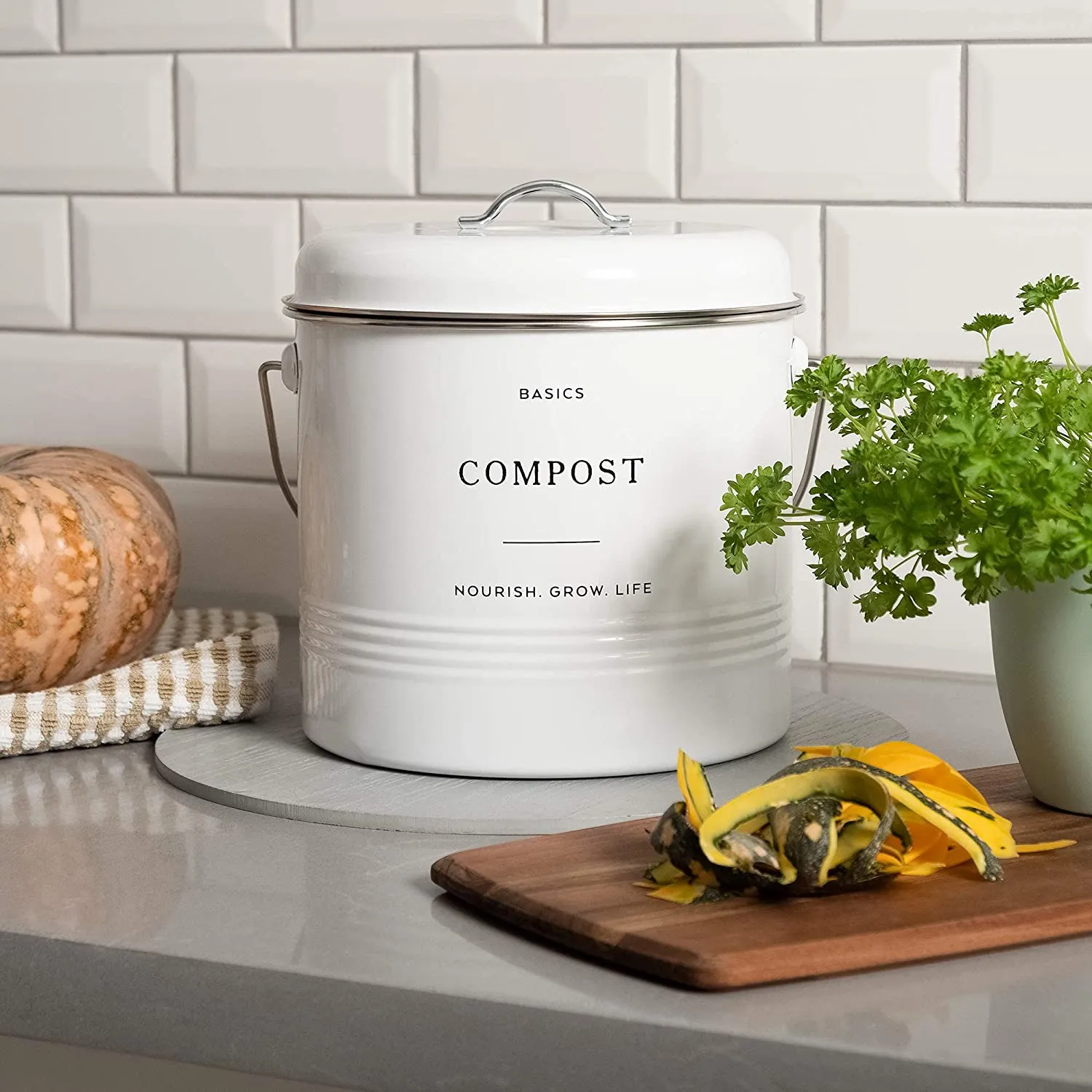 D'Lifeful Farmhouse Compost Bin Indoor Kitchen 1.3 Gallon White