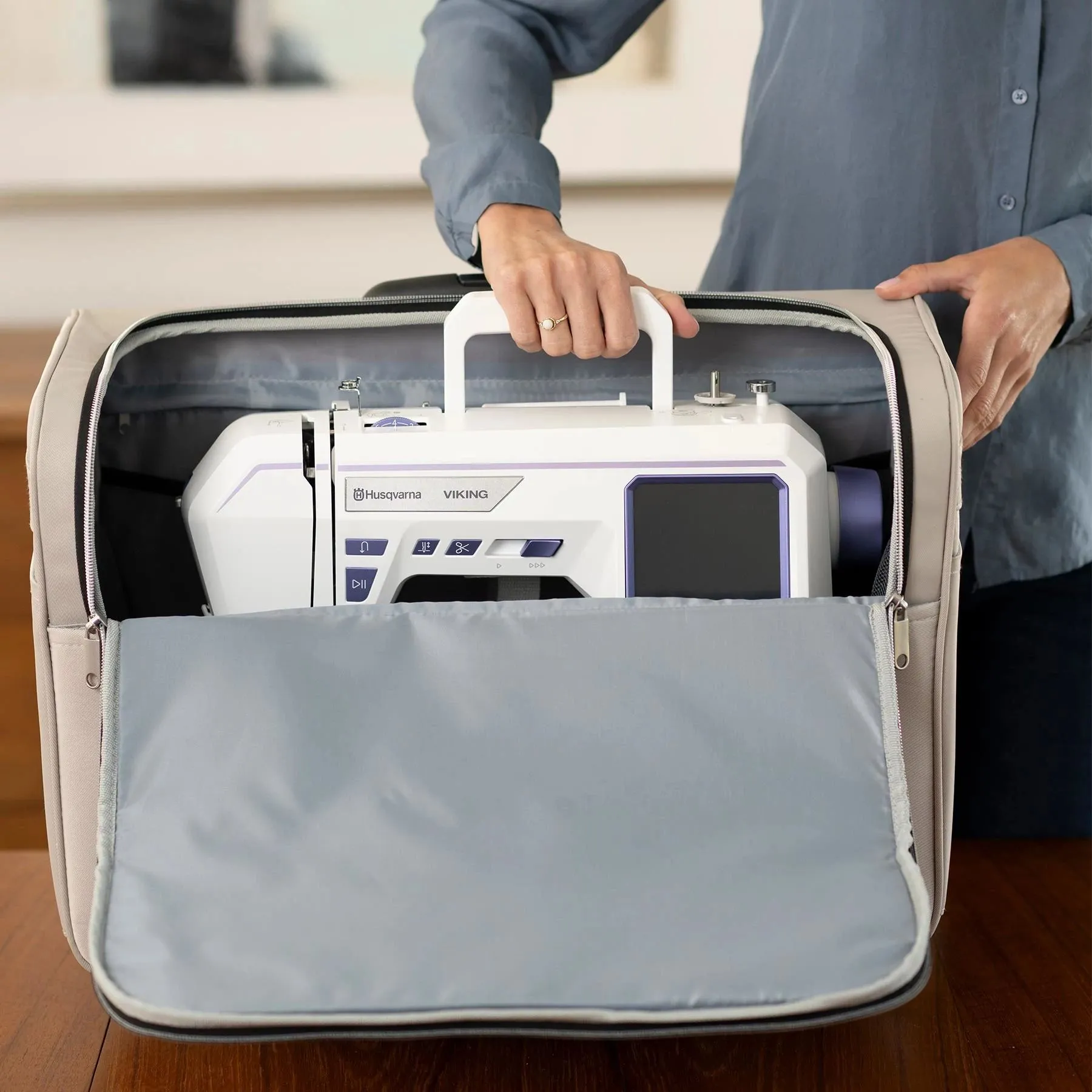 HUSQVARNA® VIKING® Machine & Embroidery Unit Luggage Set