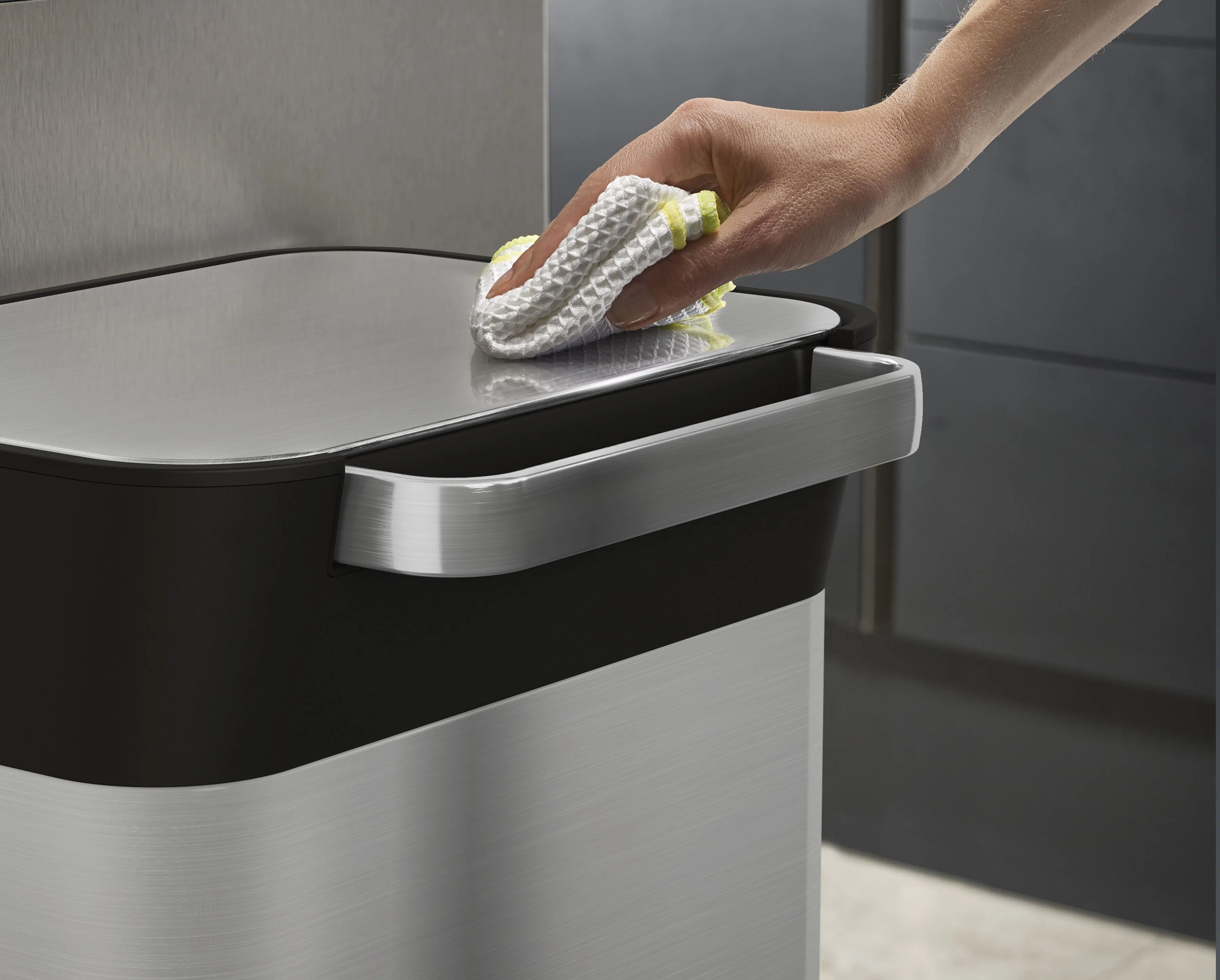 Titan 20L Trash Compactor
